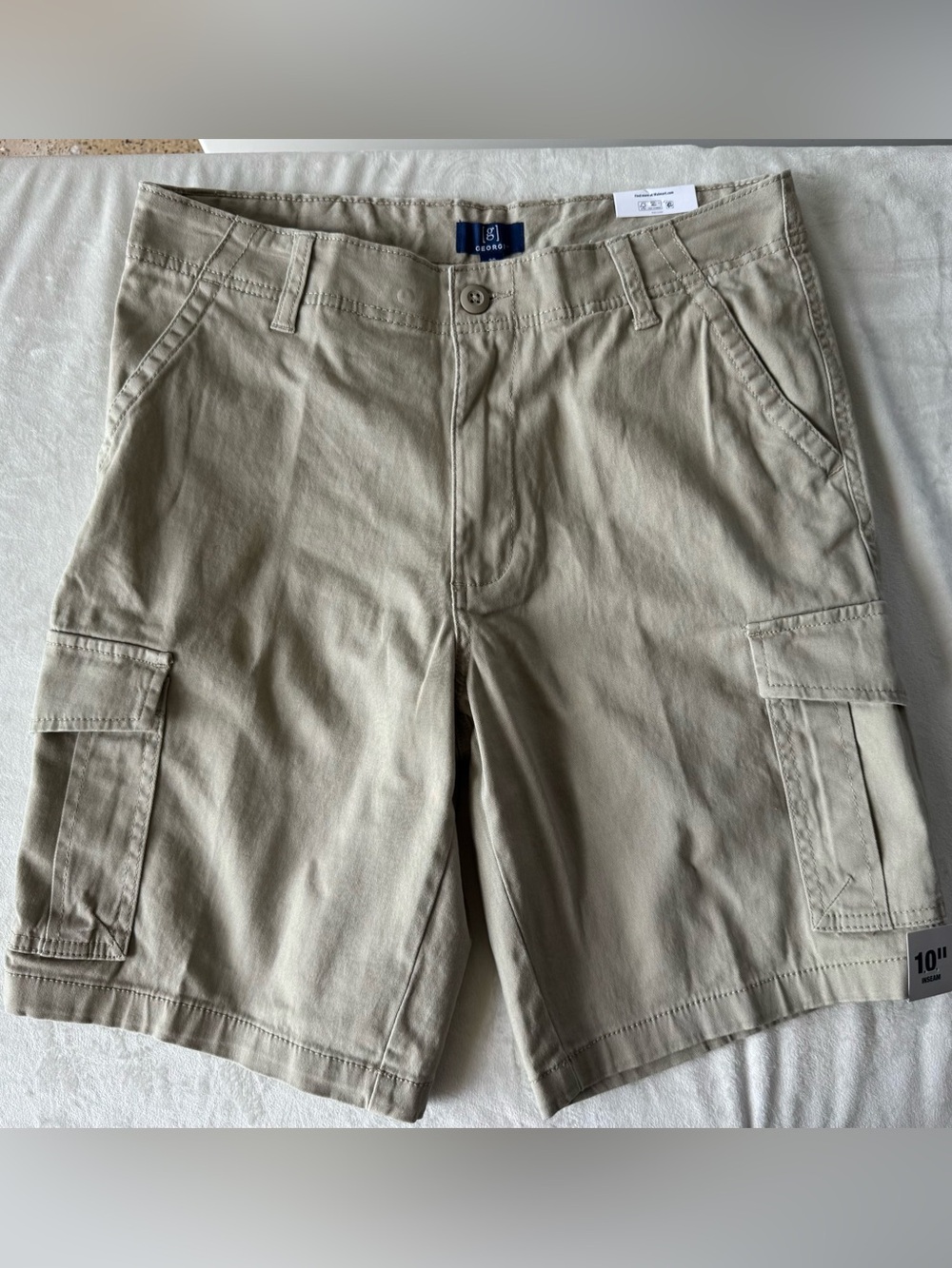 NWT George Men’s Khaki Cargo Shorts Size 30 At The Knee 10" Inseam